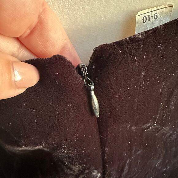 80s VINTAGE | Black Velvet Spaghetti Strap Mini Dress | Size 9/10 (Size Medium) - Picture 5 of 10